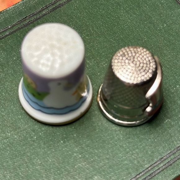 Vintage Thimble Bundle of a Patriotic Metal and Duck Themed Ceramic Thimble - Picture 7 of 8